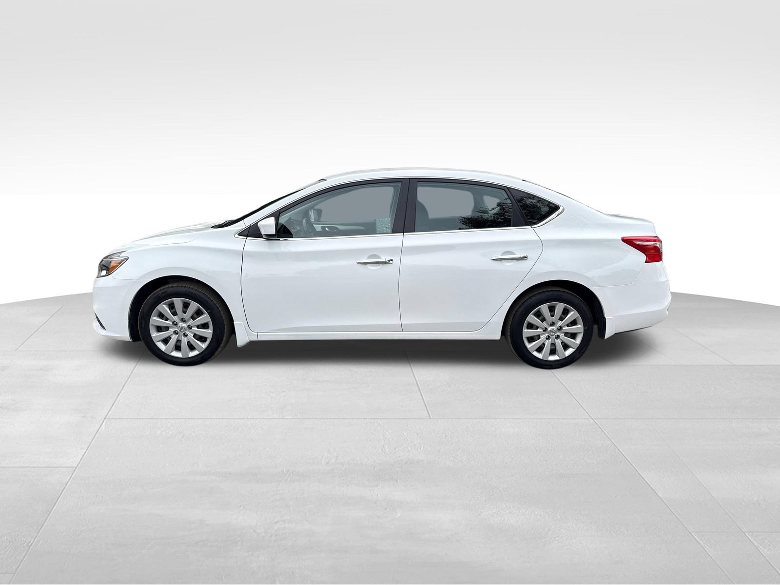 Used 2019 Nissan Sentra S FWD image 2