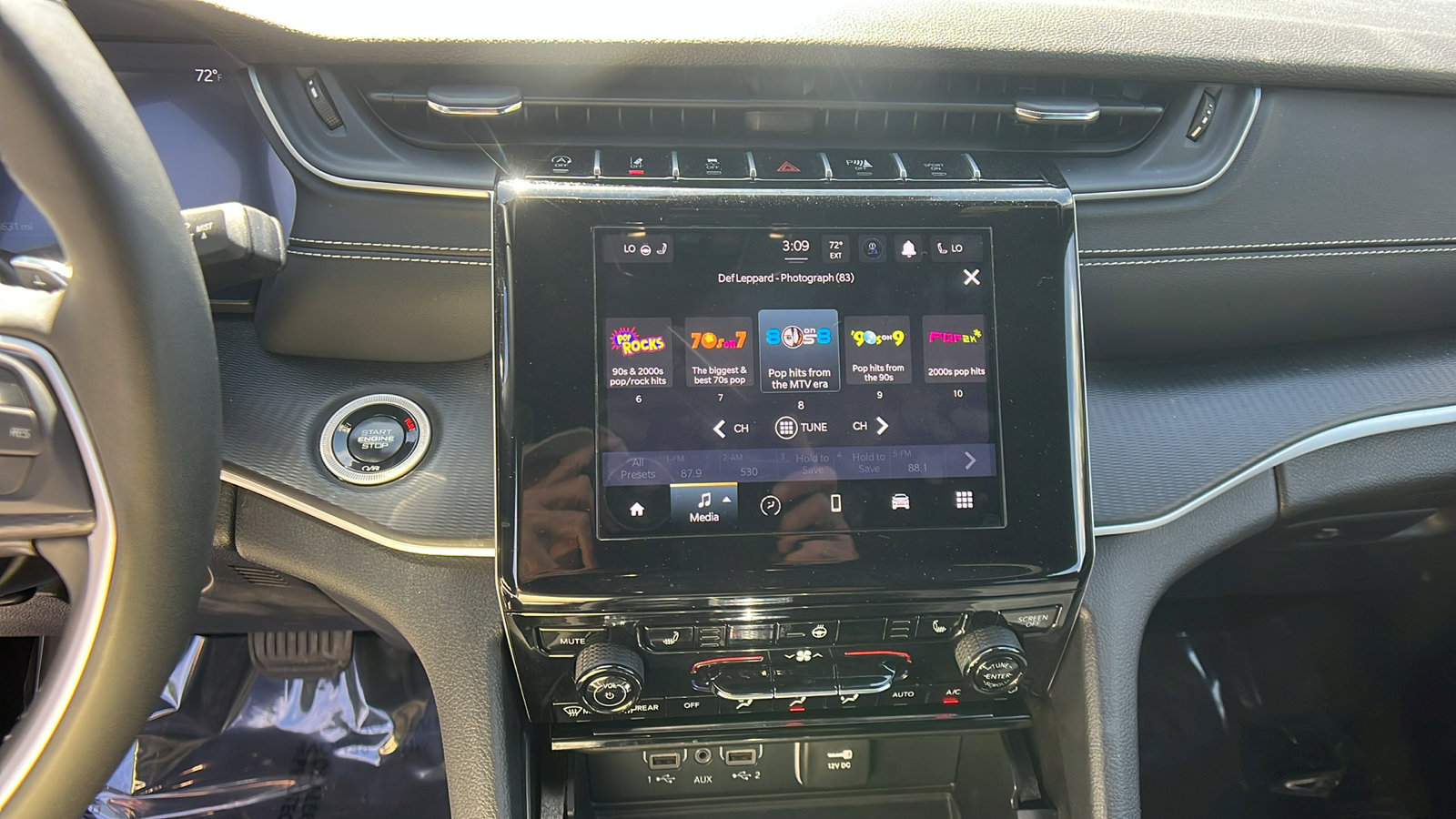 Certified 2024 Jeep Grand Cherokee L Laredo image 33