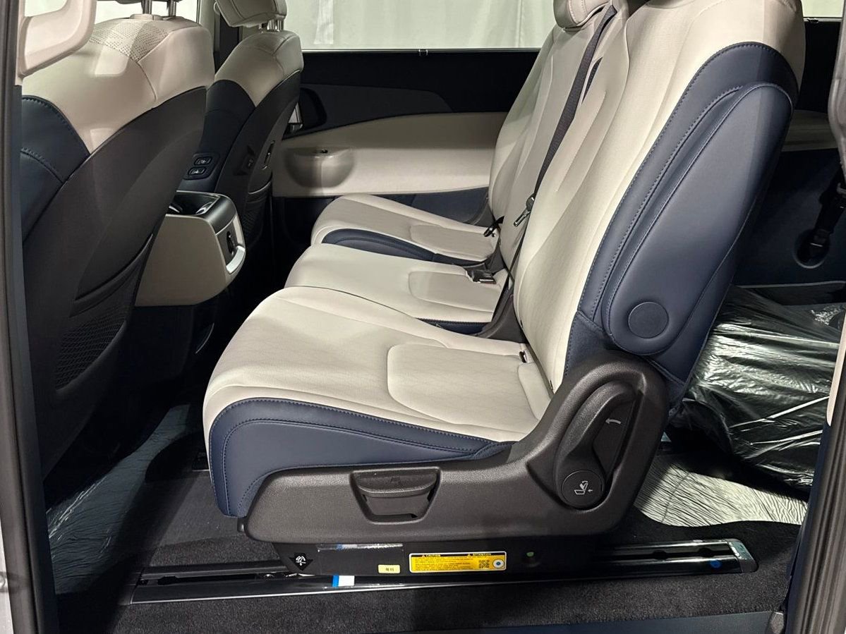 New 2026 Kia Carnival EX FWD image 15