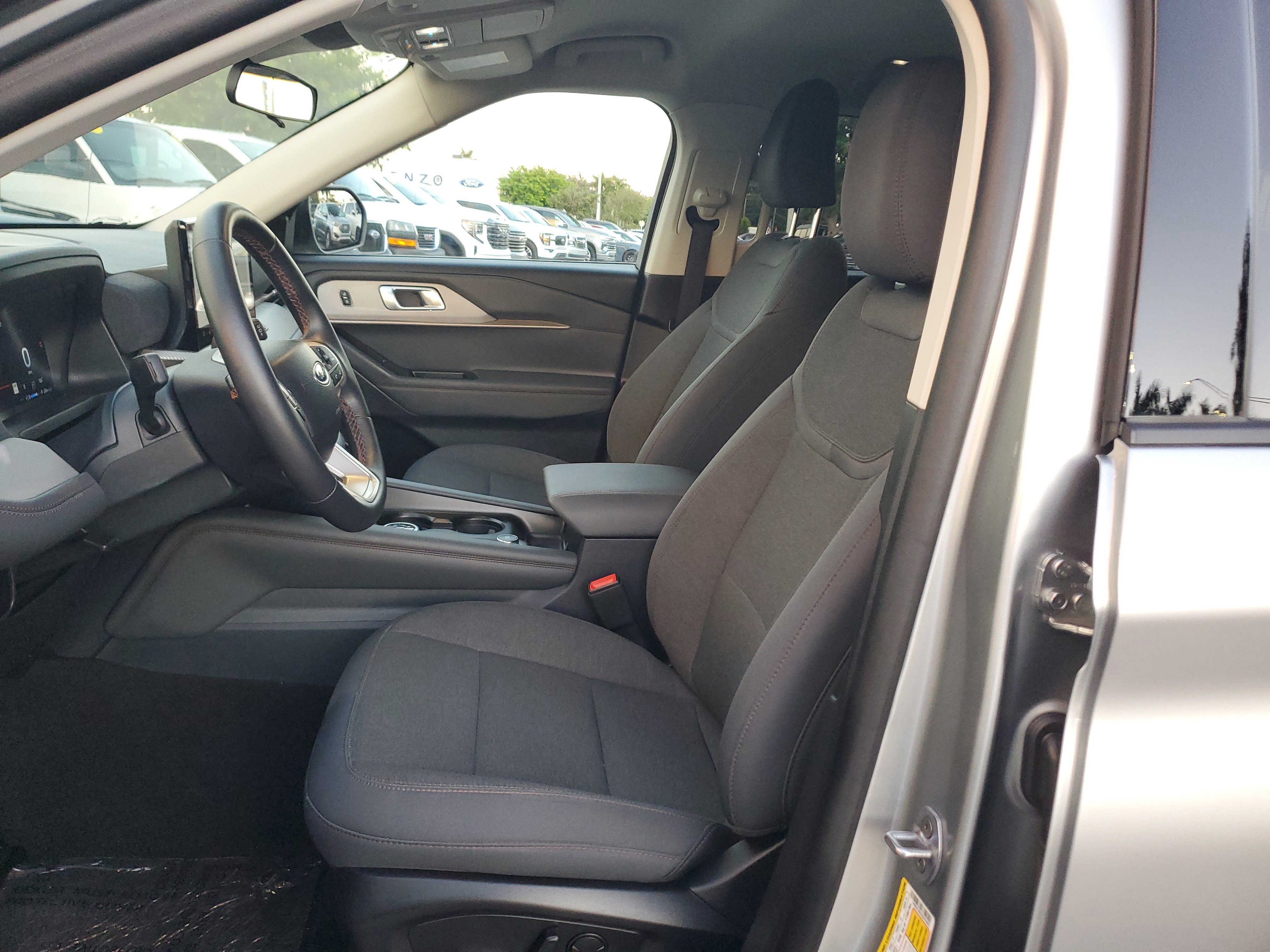 Used 2025 Ford Explorer Active image 11