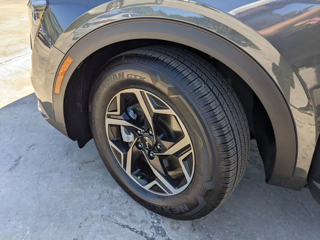 Certified 2025 Kia Sportage LX image 33