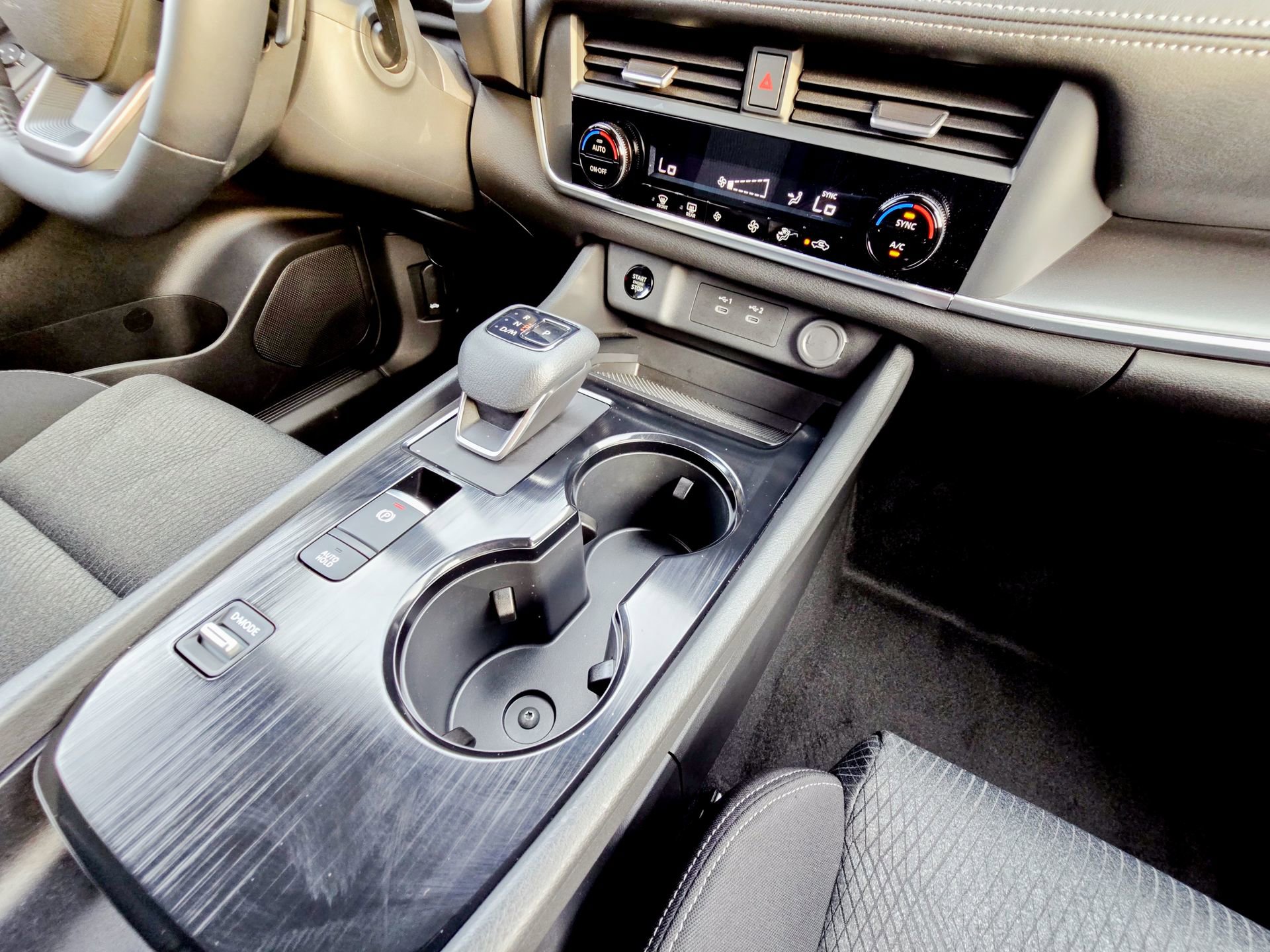 Used 2025 Nissan Rogue SV image 17