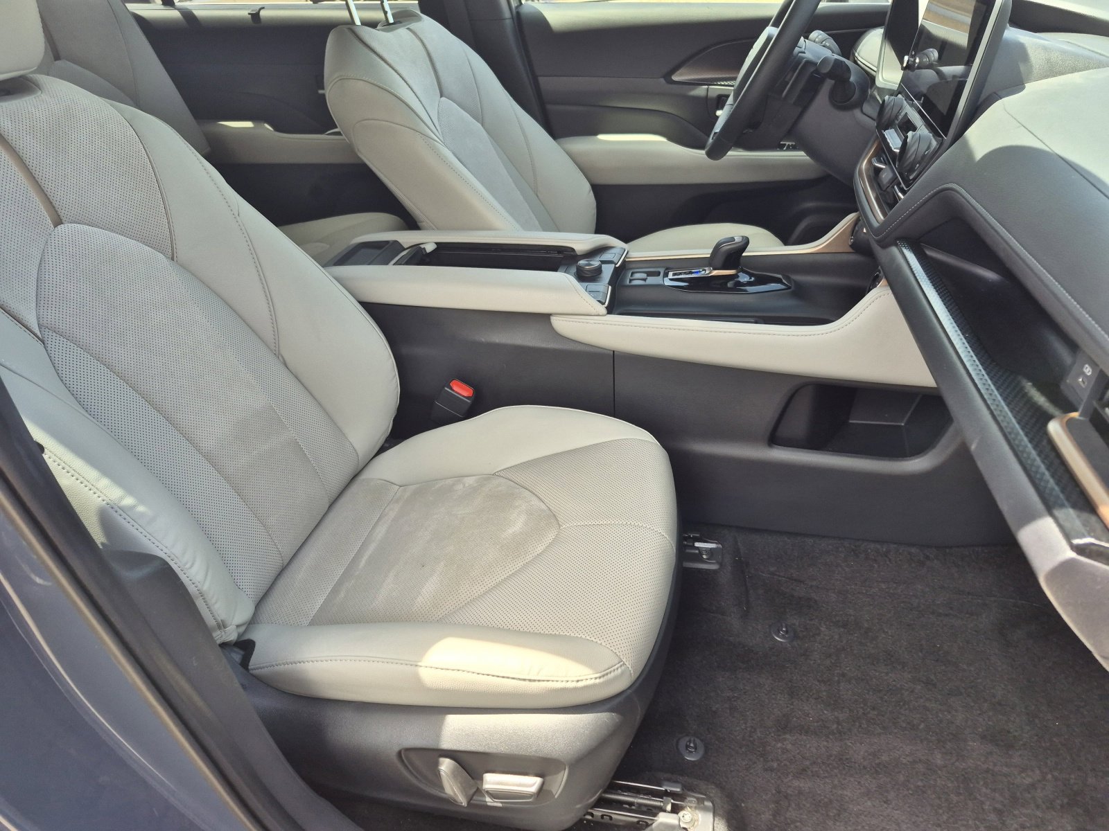 Used 2025 Toyota Grand Highlander AWD Hybrid image 25