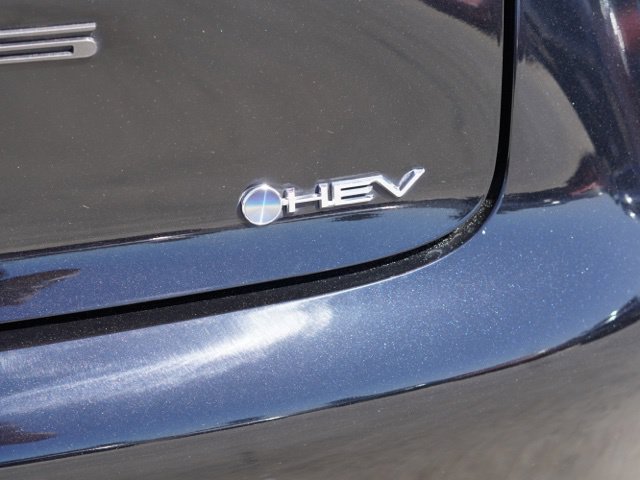 Used 2025 Toyota Prius LE FWD image 9
