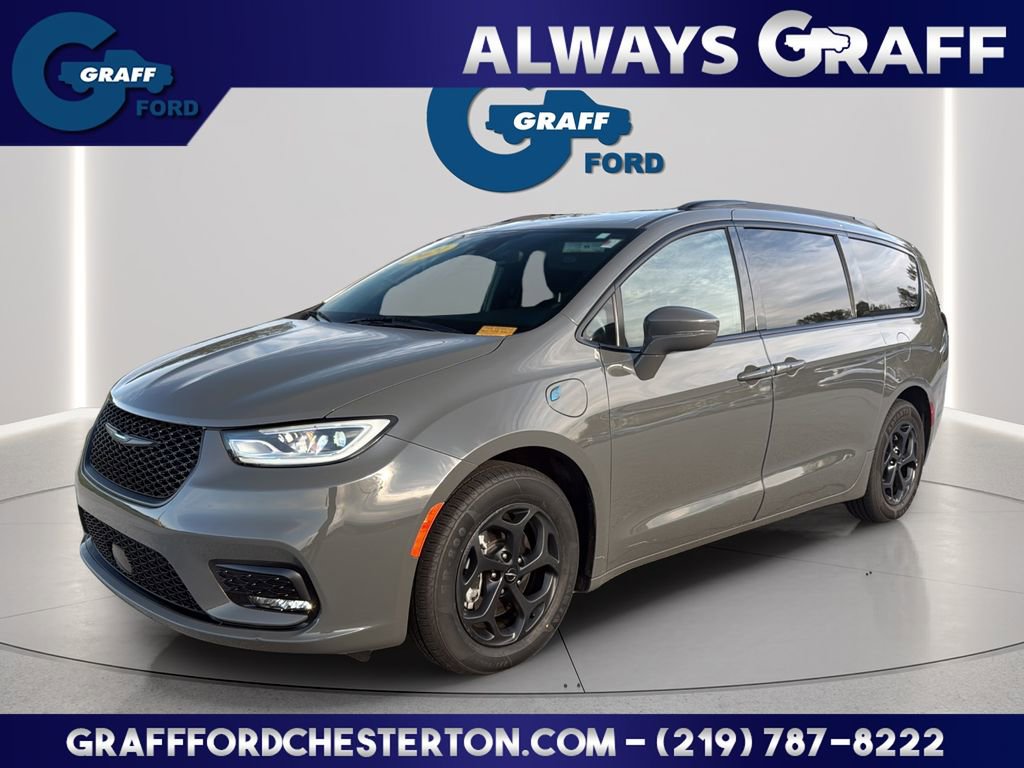 Used 2021 Chrysler Pacifica Touring w/ Uconnect Theater Family Group FWD video 1