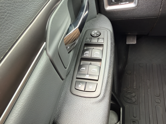 Used 2023 RAM 1500 Classic SLT w/ Protection Group AWD/4WD image 18