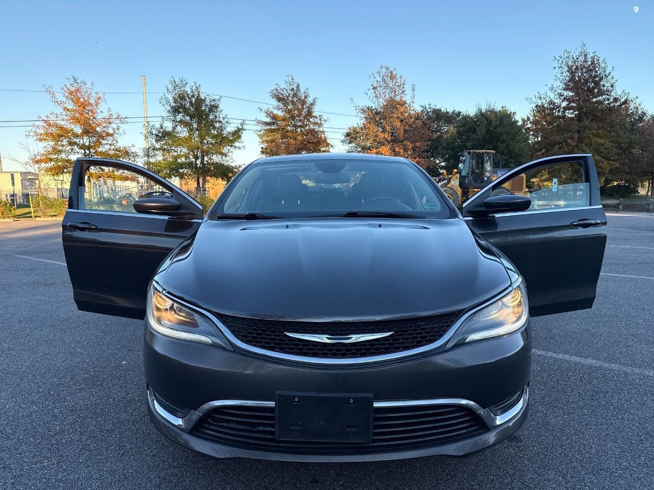Used 2015 Chrysler 200 Limited w/ Convenience Group image 2