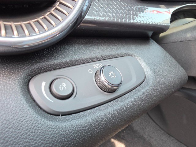 New 2026 Chevrolet Trax ACTIV w/ Sunroof Package FWD image 31