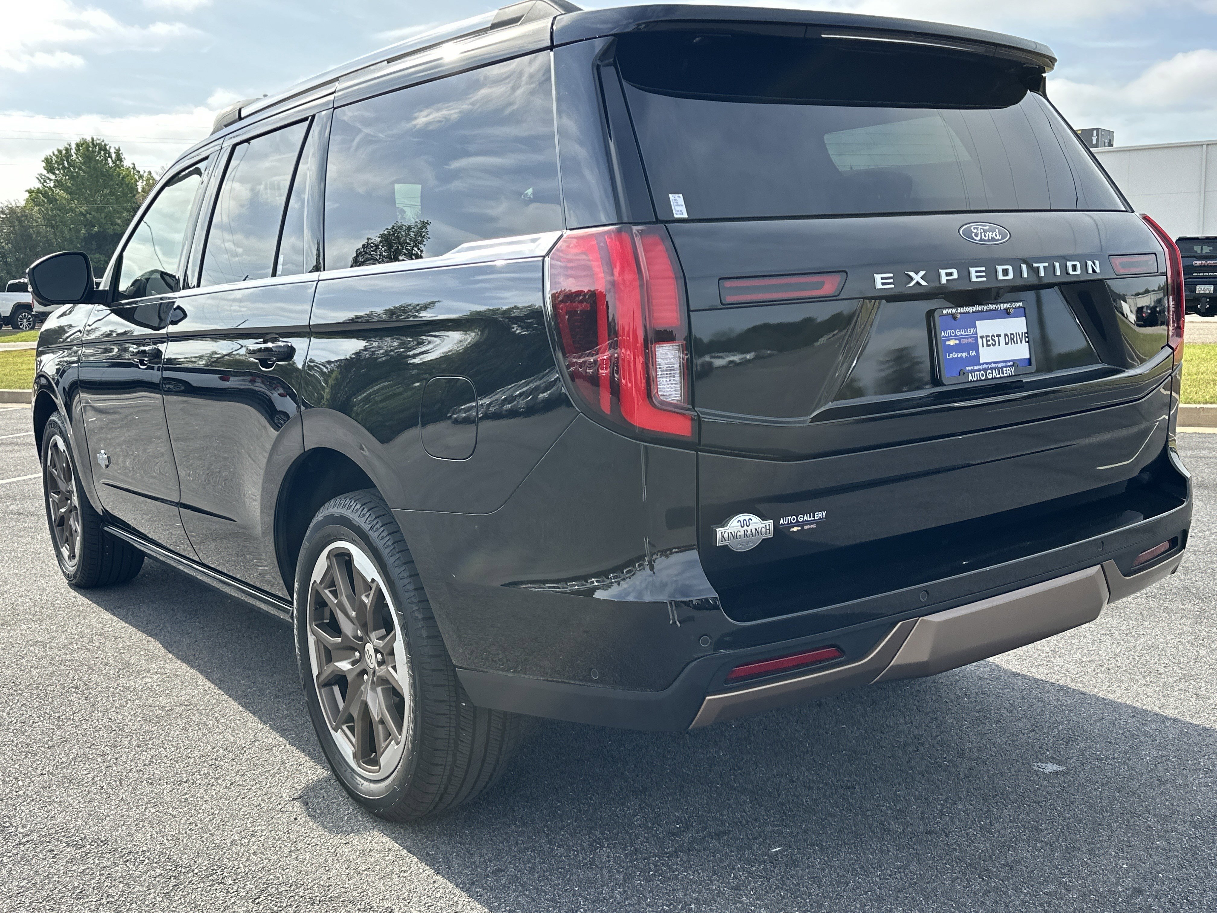 Used 2025 Ford Expedition King Ranch image 8