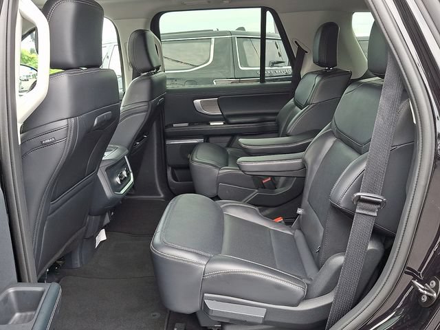 Used 2025 Ford Expedition Platinum AWD/4WD image 8