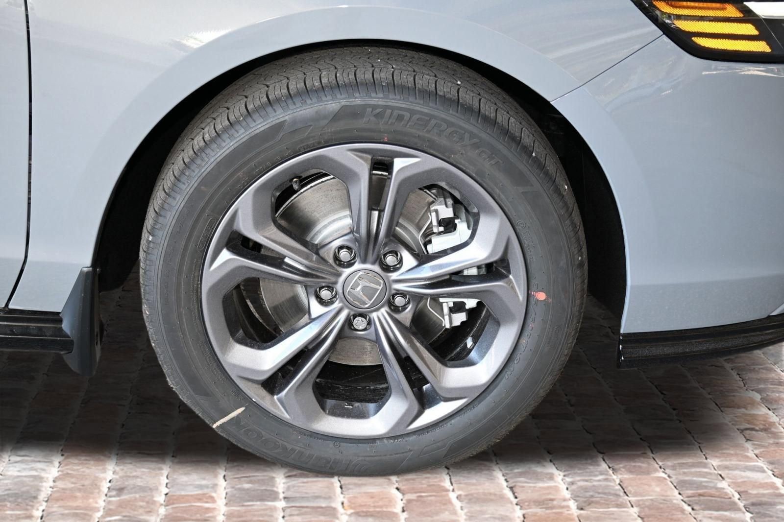 New 2026 Honda Accord EX-L image 32