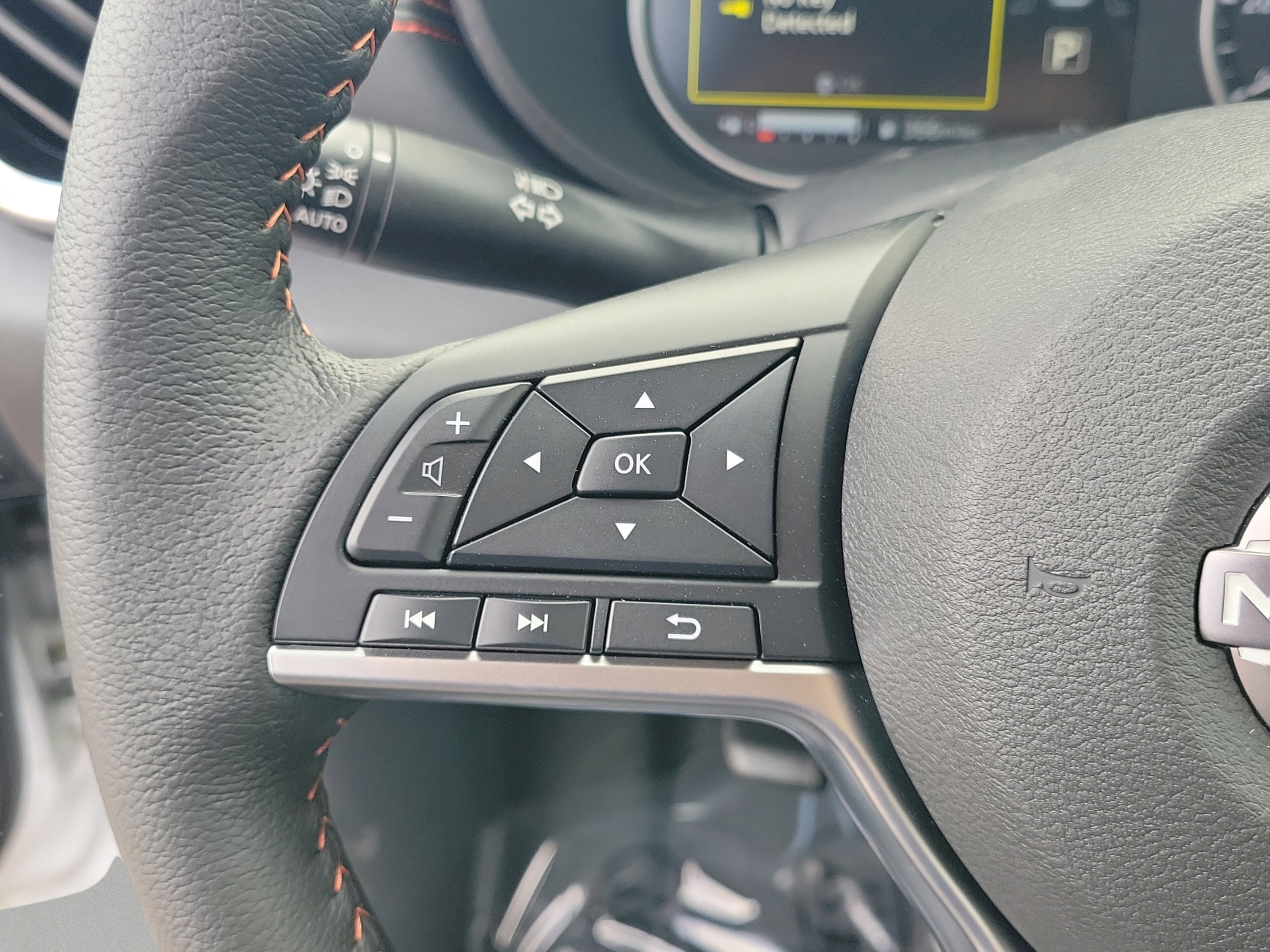 New 2025 Nissan Versa SR w/ Trunk Package FWD image 23