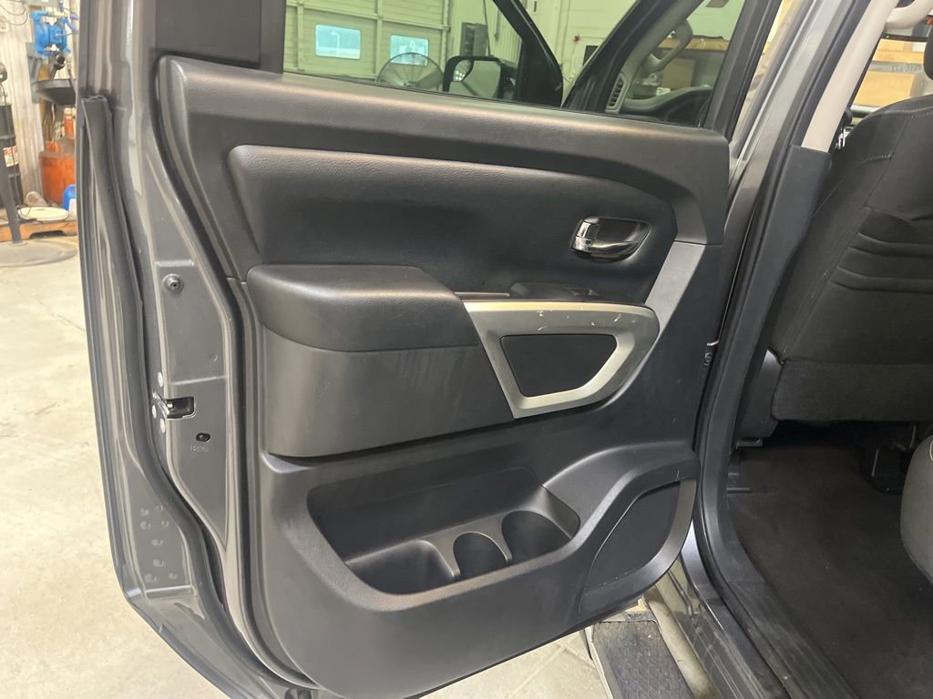 Used 2017 Nissan Titan SV AWD/4WD image 24