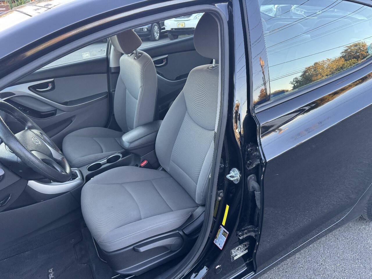Used 2014 Hyundai Elantra SE FWD image 9
