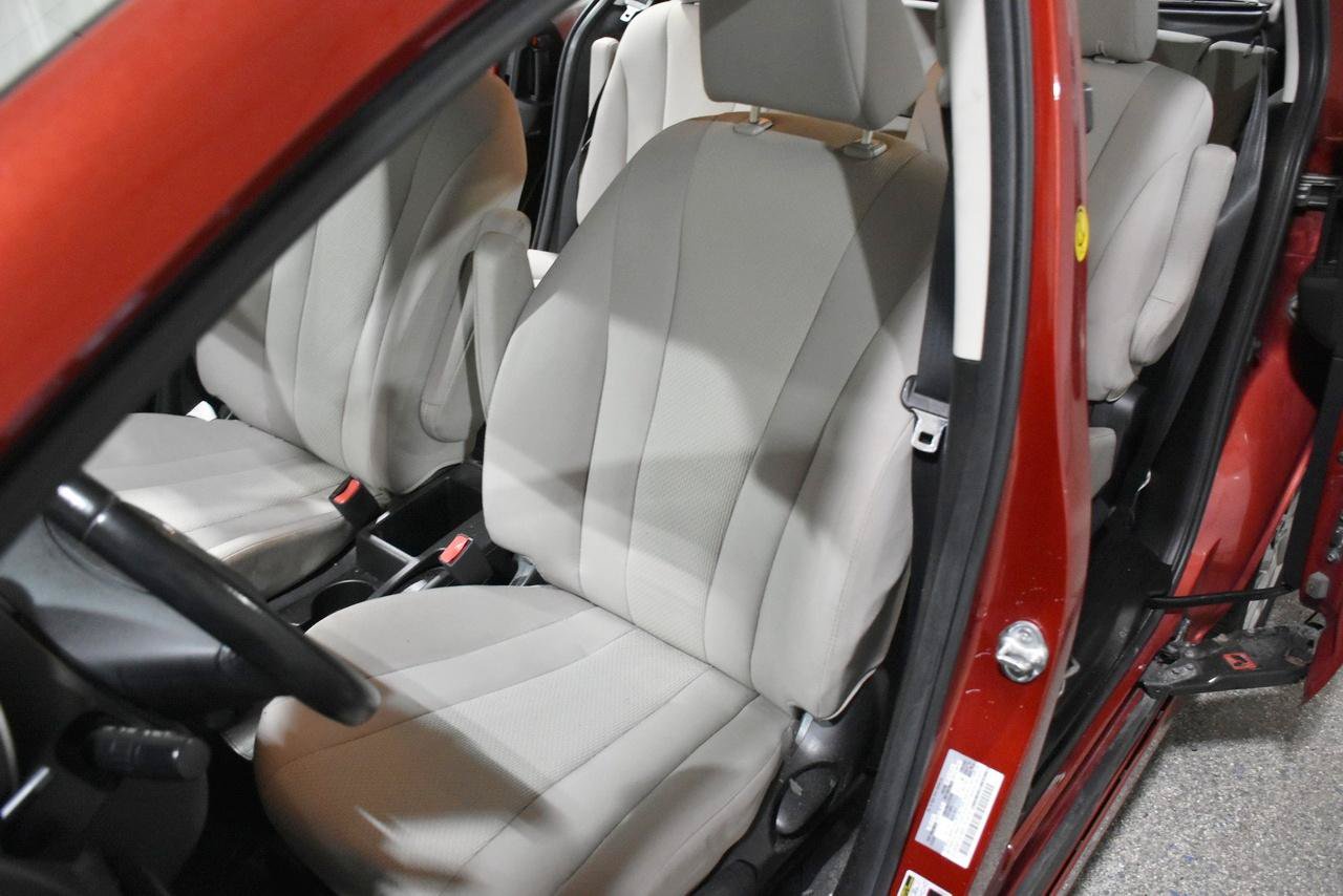 Used 2014 MAZDA MAZDA5 Touring FWD image 14