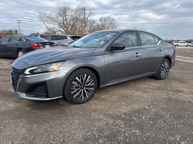 Used 2025 Nissan Altima 2.5 SV image 1