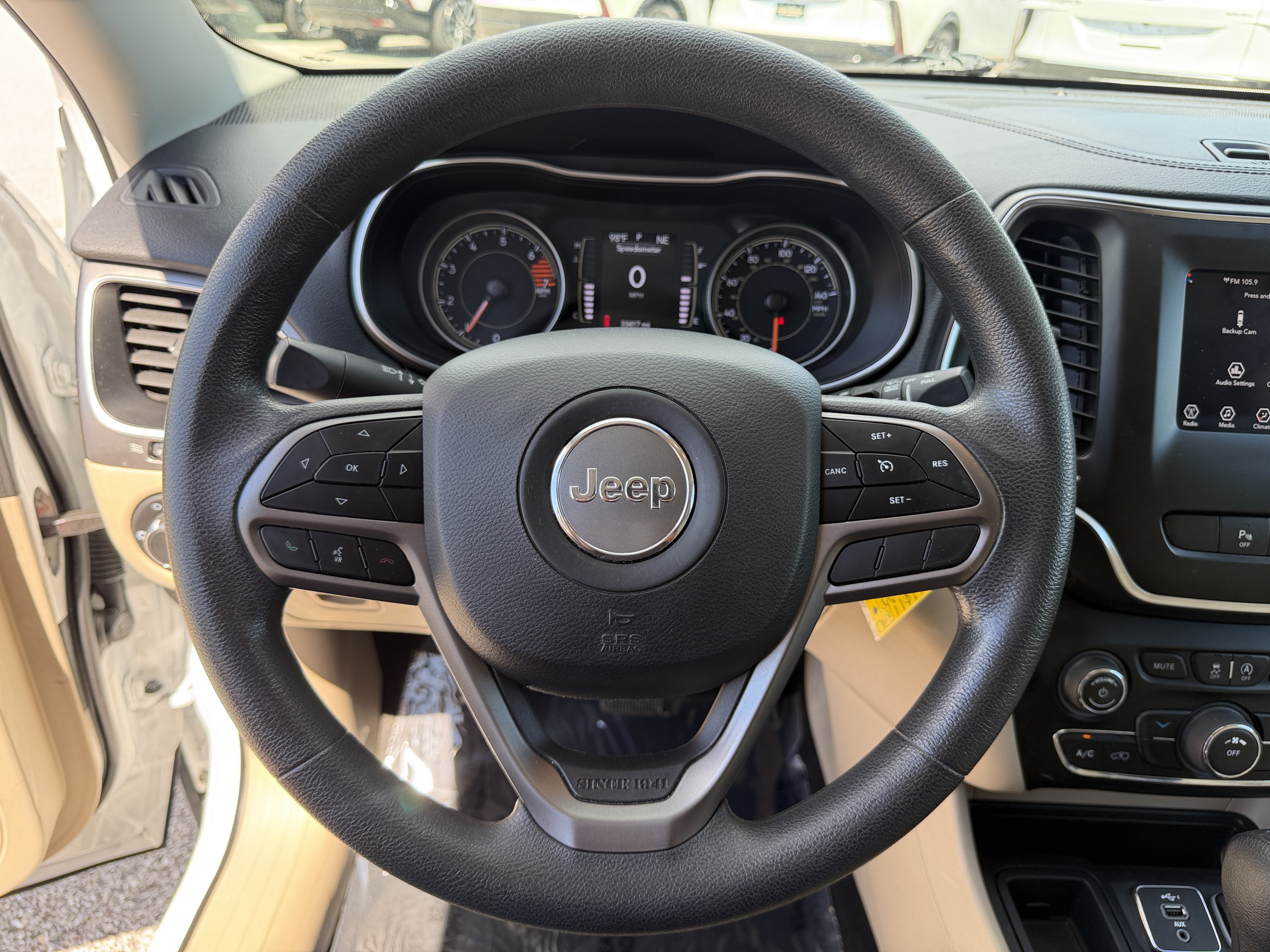 Used 2020 Jeep Cherokee Latitude FWD image 29