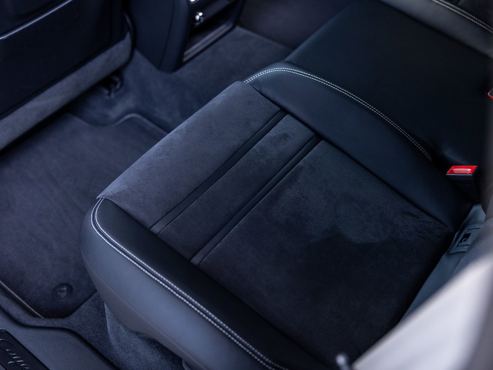 Certified 2023 Porsche Cayenne GTS AWD/4WD image 30