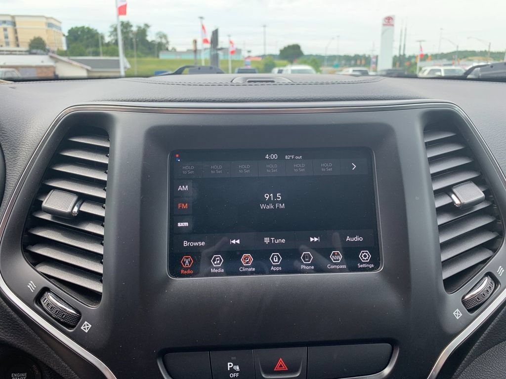 Used 2019 Jeep Cherokee Latitude Plus AWD/4WD image 20
