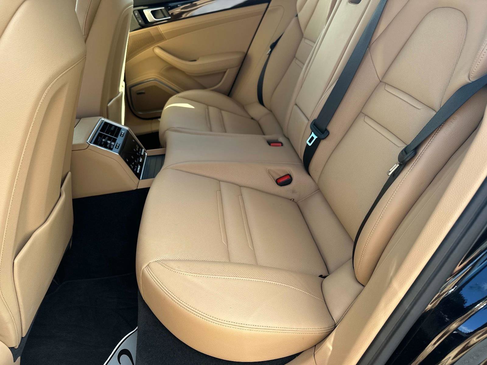 Used 2022 Porsche Panamera image 13