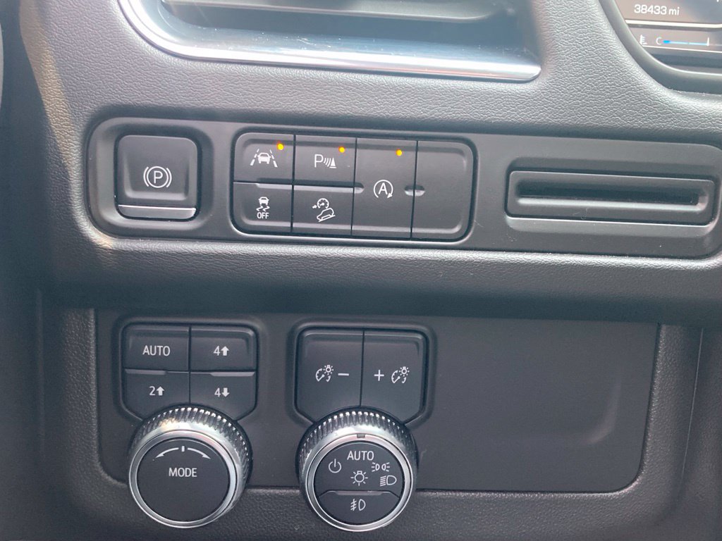 Certified 2023 GMC Yukon AT4 w/ LPO, Floor Liner Package AWD/4WD image 34