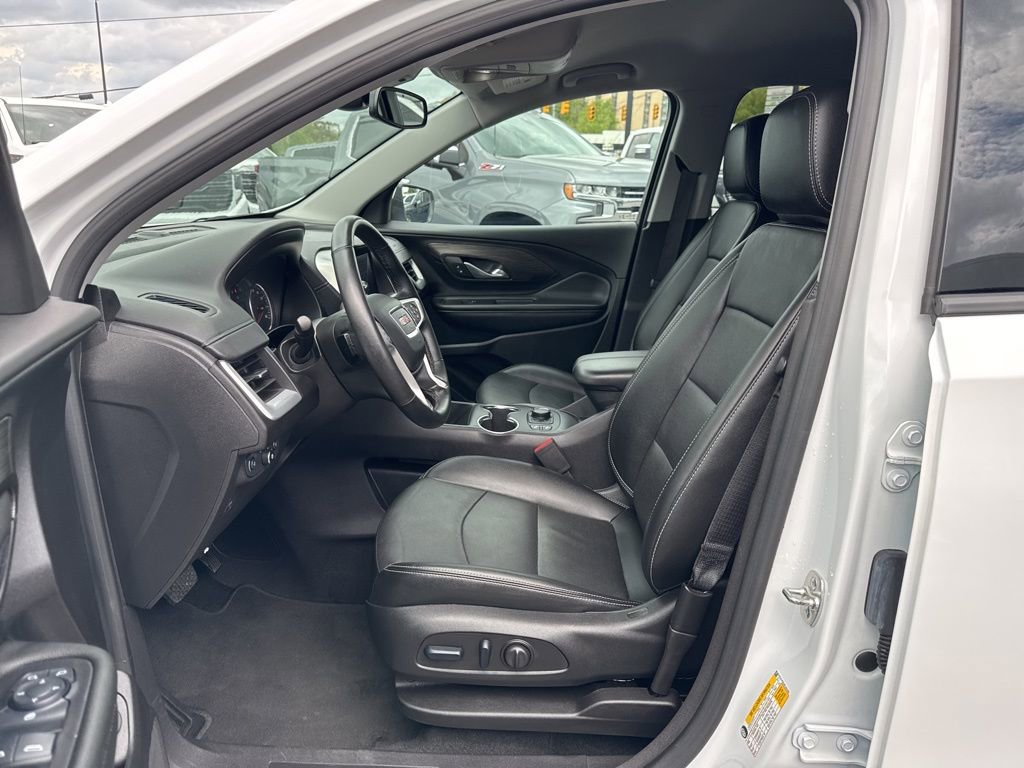 Used 2024 GMC Terrain SLT AWD/4WD image 16