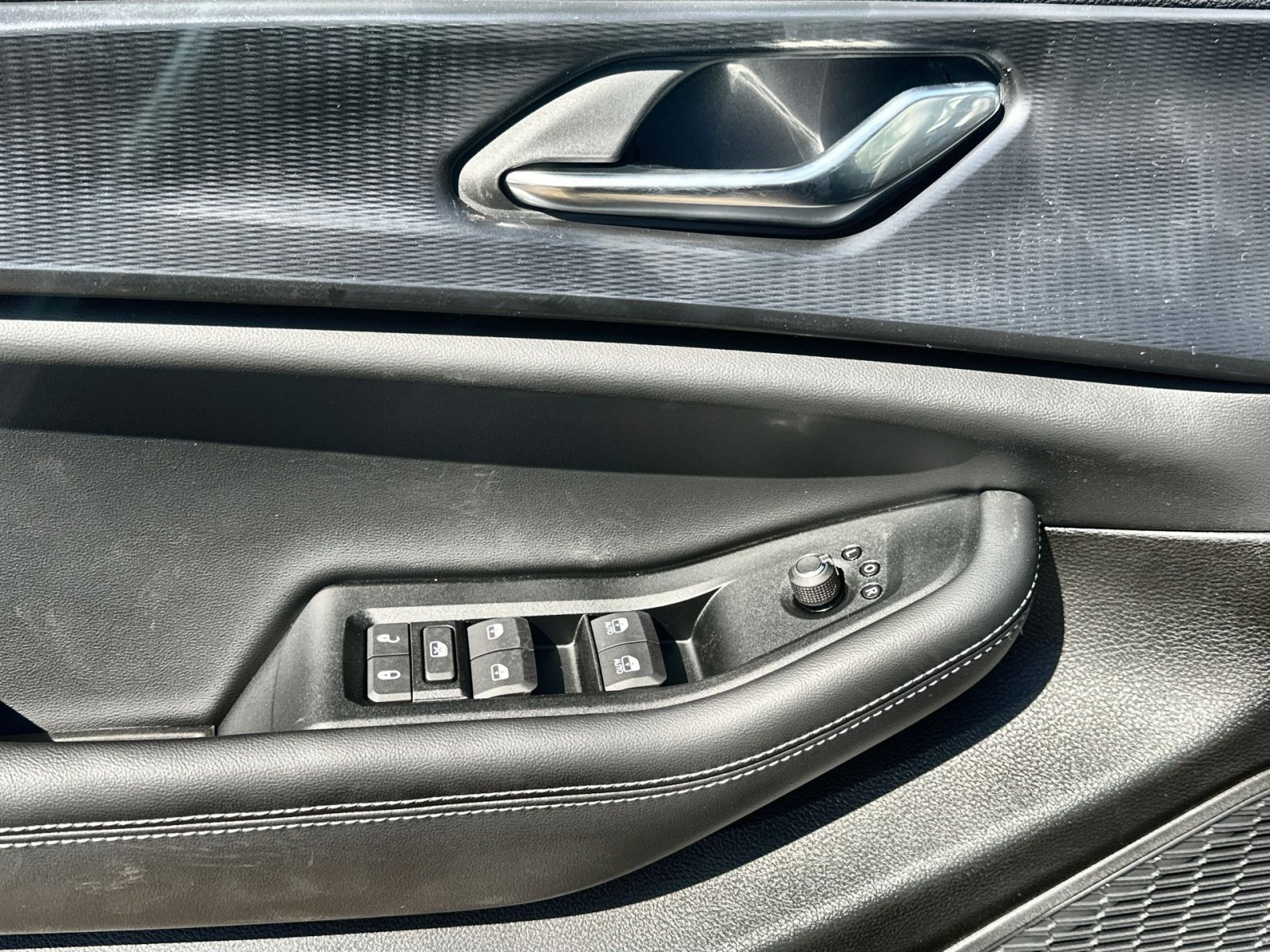 New 2025 Jeep Grand Cherokee Laredo X w/ Luxury Tech Group I image 15