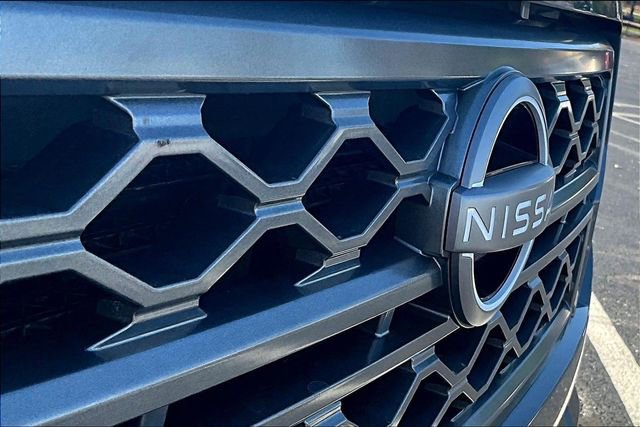 Used 2024 Nissan Frontier SV image 32