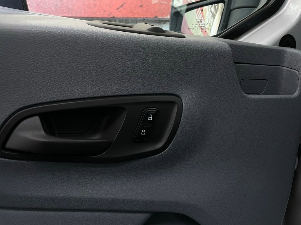 Used 2018 Ford Transit 150 XLT image 31