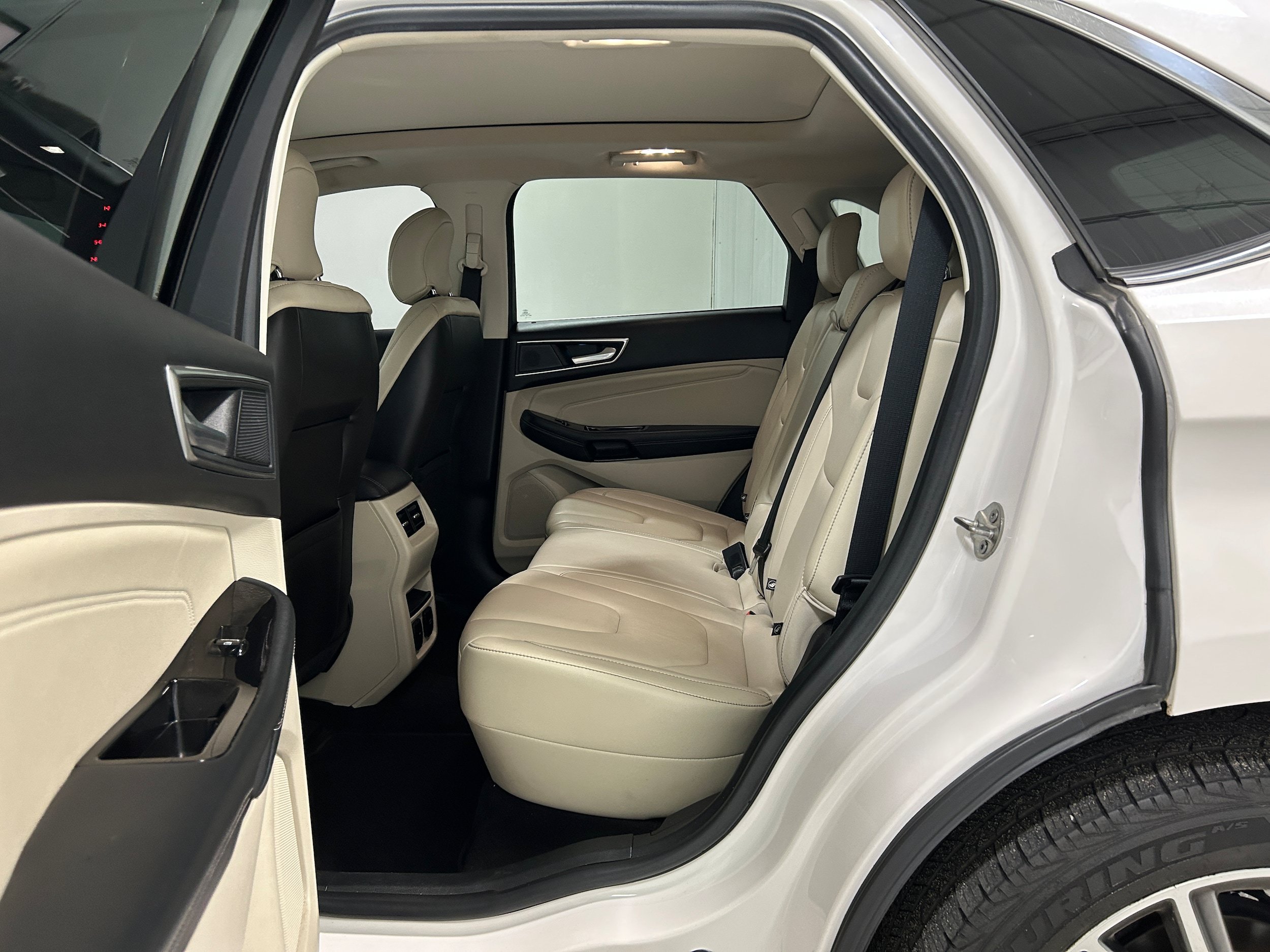 Used 2019 Ford Edge Titanium w/ Cold Weather Package AWD/4WD image 31