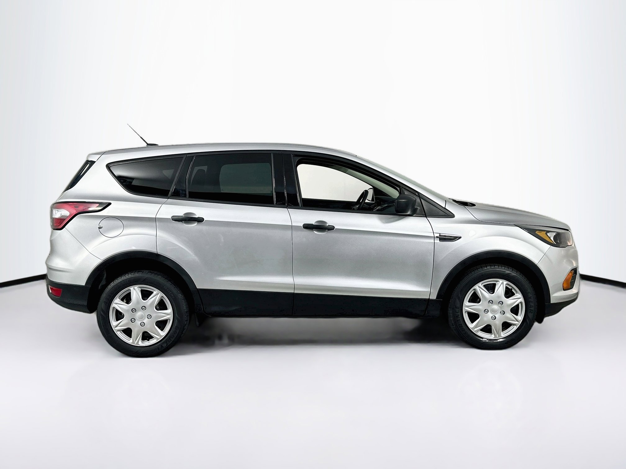 Used 2018 Ford Escape S FWD image 4