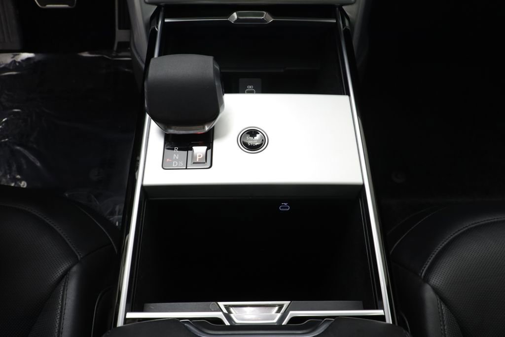 Used 2025 Land Rover Range Rover SE image 13