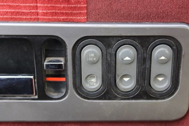 Used 1990 Chevrolet Silverado 1500 2WD Regular Cab image 12