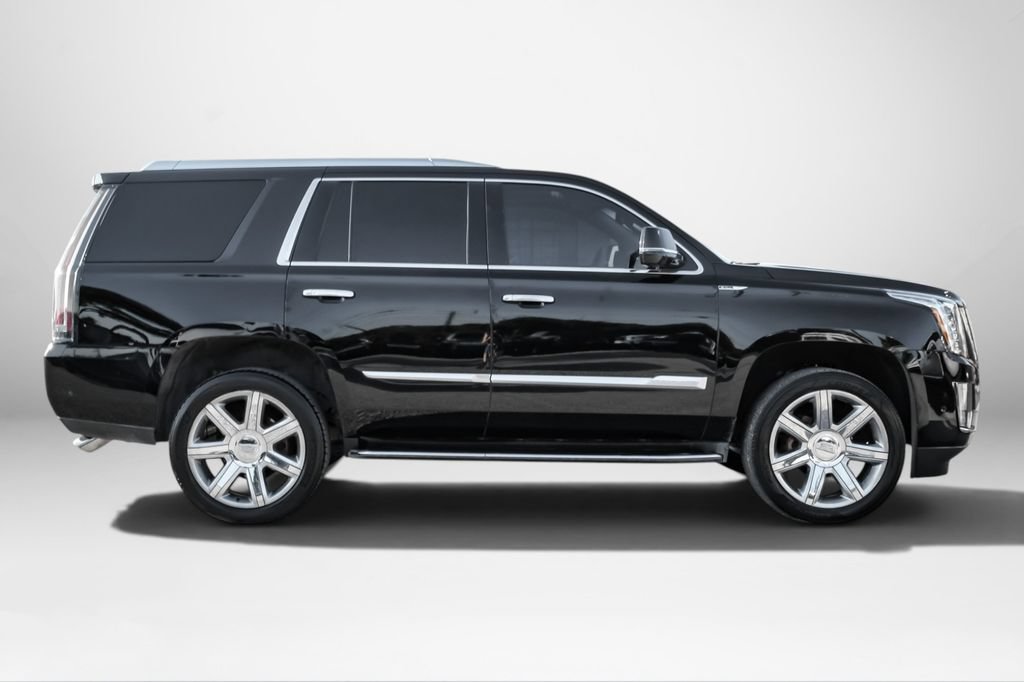 Used 2018 Cadillac Escalade Luxury RWD image 5