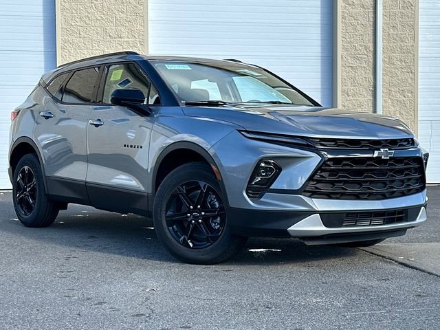 New 2025 Chevrolet Blazer LT w/ Midnight/Sport Edition image 2