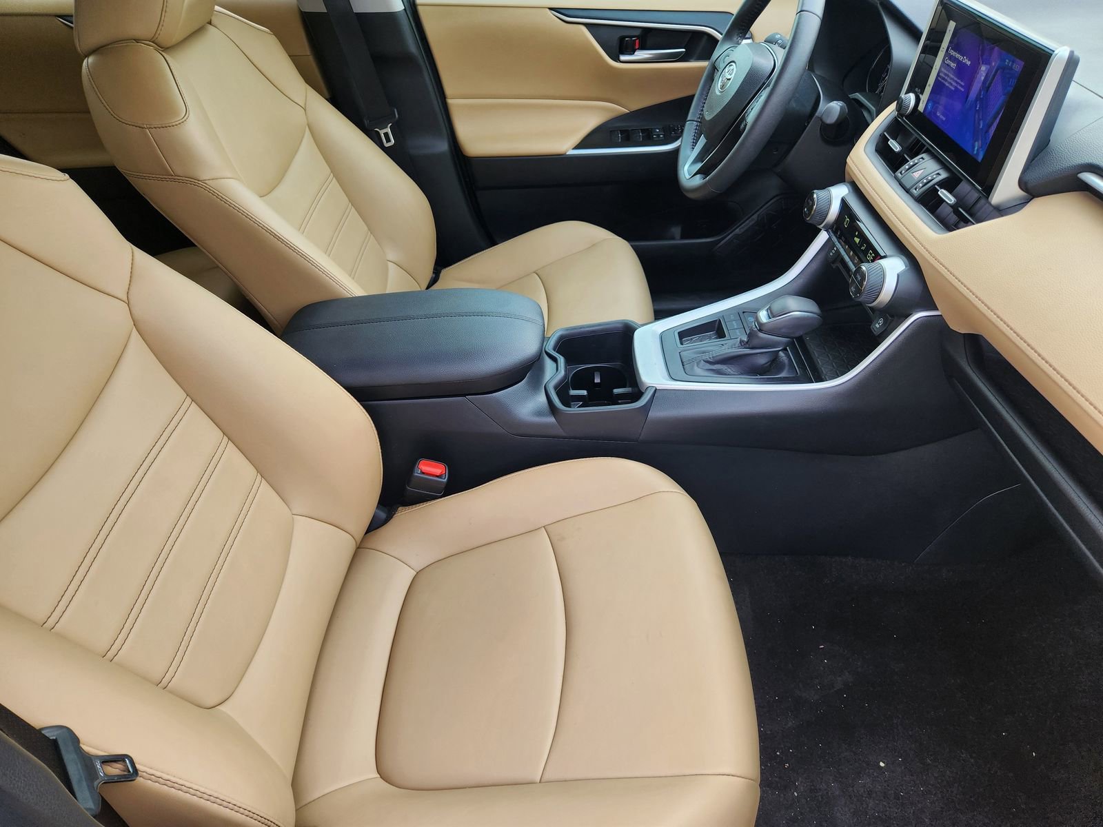 Used 2025 Toyota RAV4 XLE Premium FWD image 18