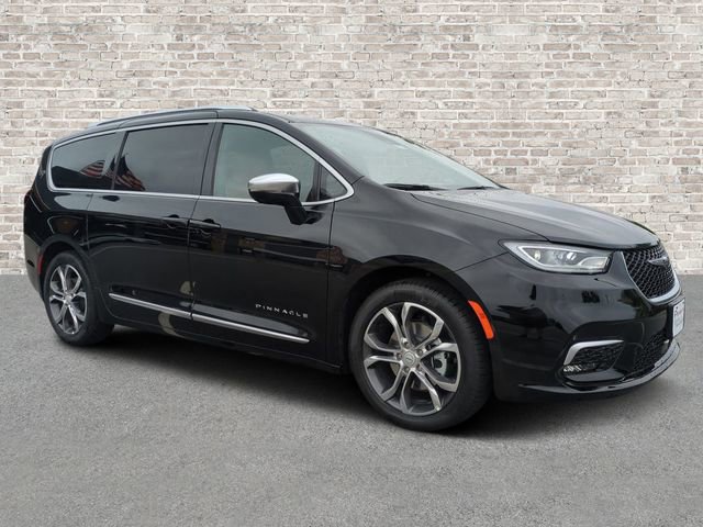 New 2026 Chrysler Pacifica Pinnacle w/ Trailer Tow Group FWD image 1