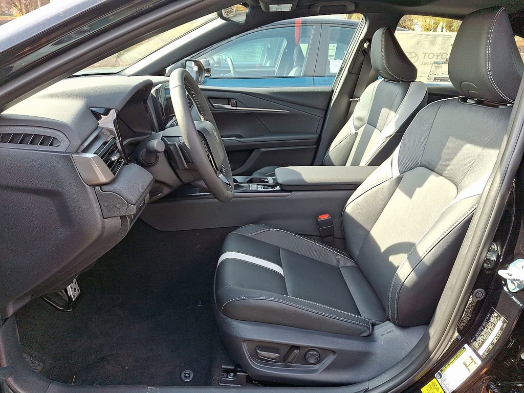 New 2026 Toyota Camry Hybrid FWD image 8