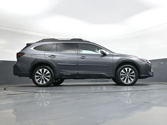 Used 2025 Subaru Outback Touring XT AWD/4WD image 32