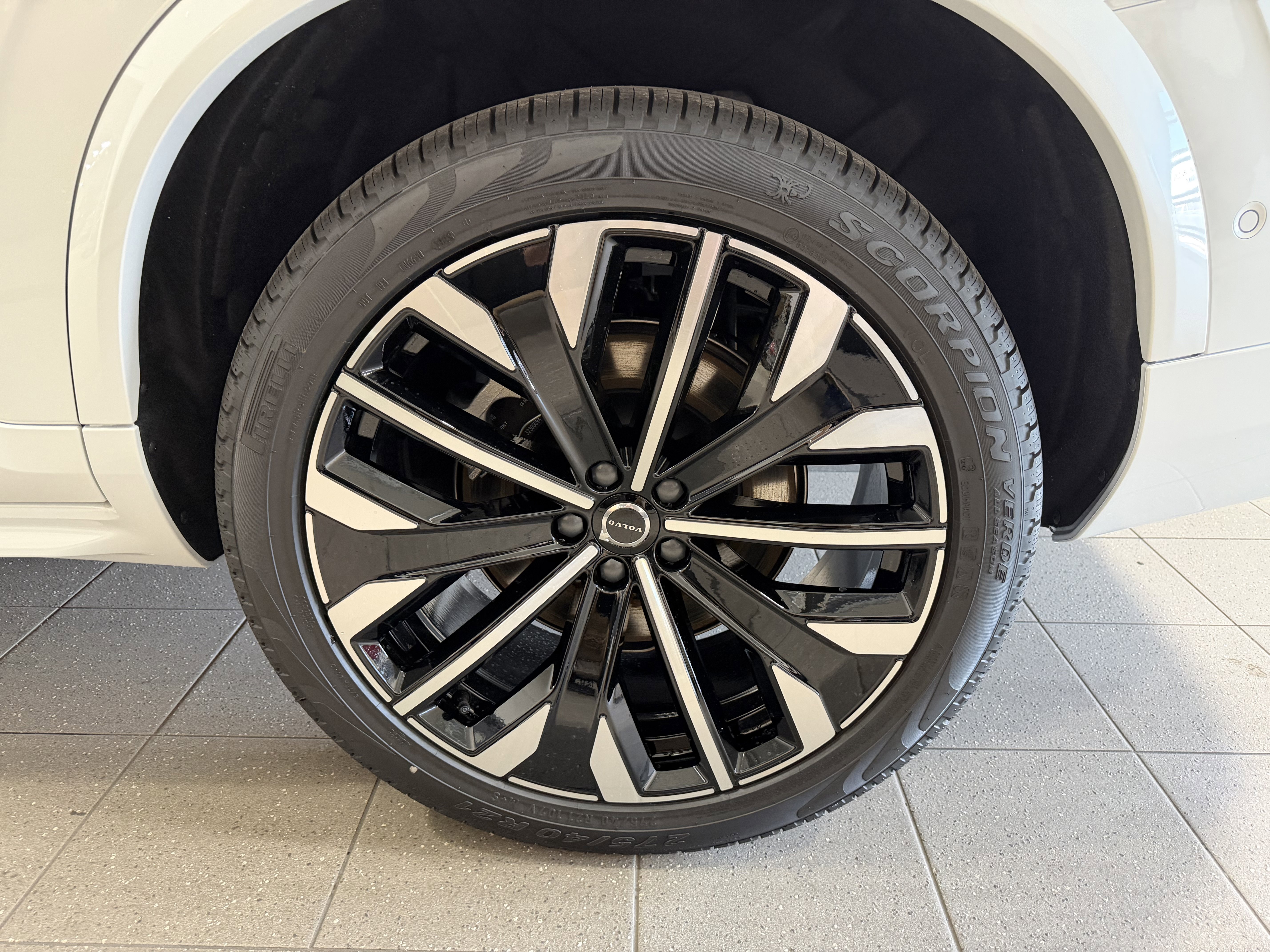 New 2026 Volvo XC90 T8 Plus w/ Protection Package AWD/4WD image 7