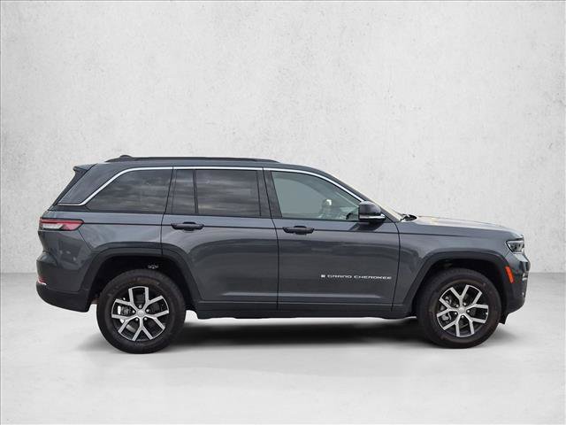 Used 2025 Jeep Grand Cherokee Limited RWD image 4