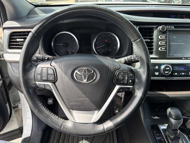 Used 2018 Toyota Highlander Plus FWD image 27