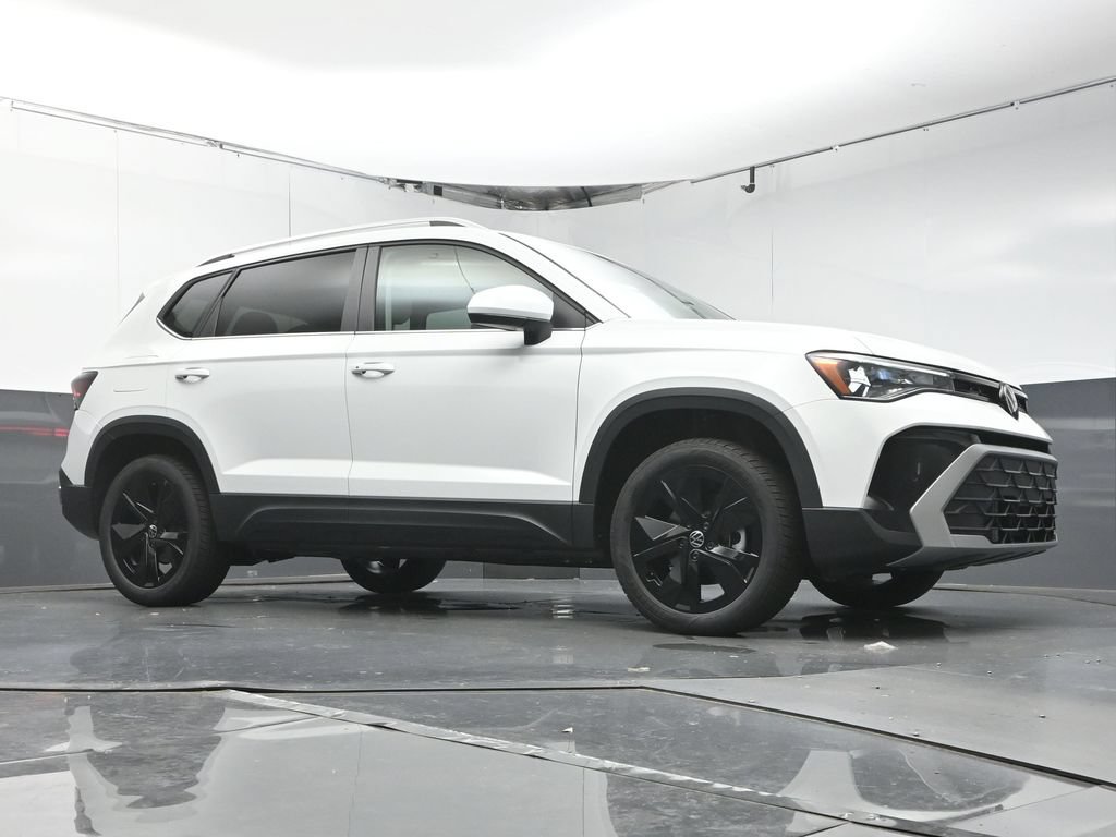 New 2026 Volkswagen Taos SE FWD image 39