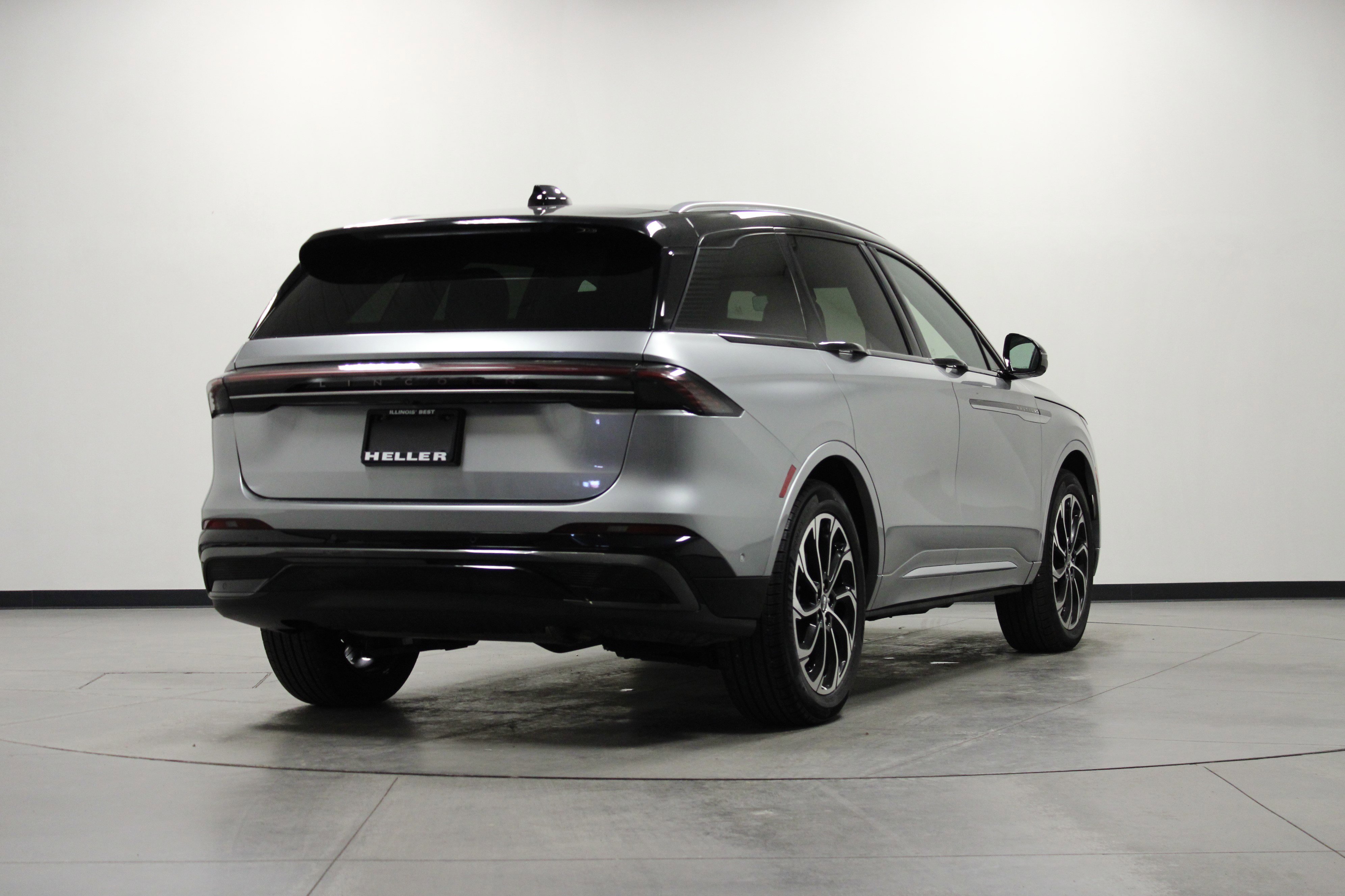 Used 2024 Lincoln Nautilus Reserve AWD/4WD image 4