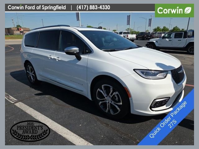 Used 2026 Chrysler Pacifica Pinnacle w/ Trailer Tow Group