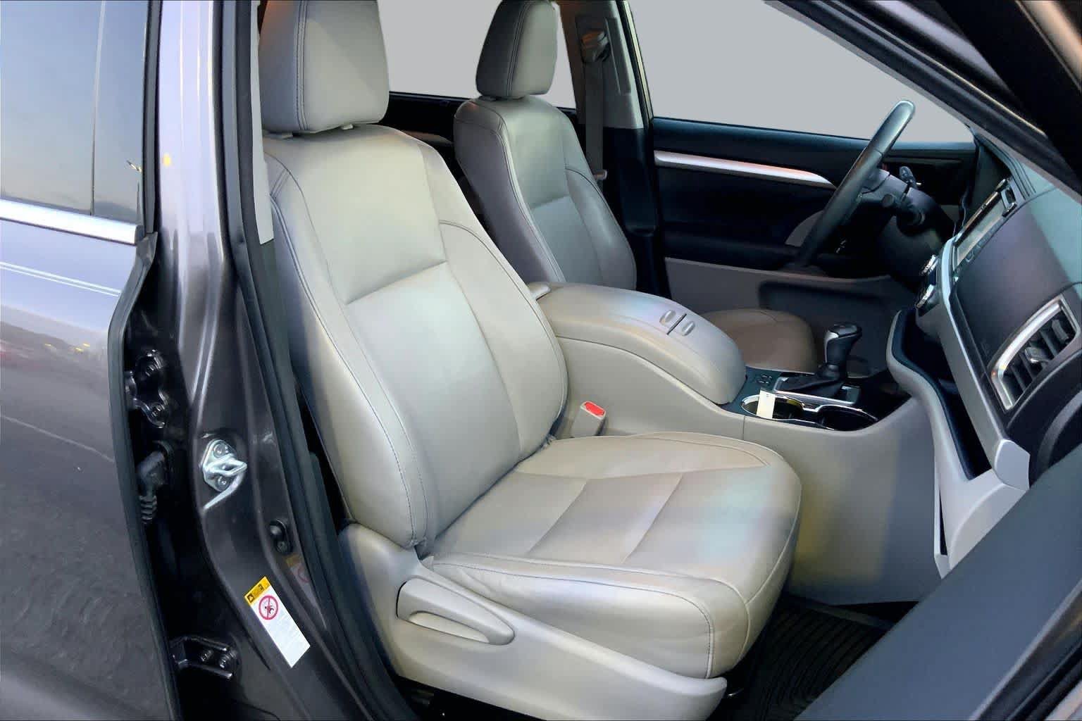 Used 2016 Toyota Highlander XLE FWD image 9