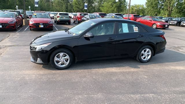 Used 2023 Hyundai Elantra SE FWD image 2