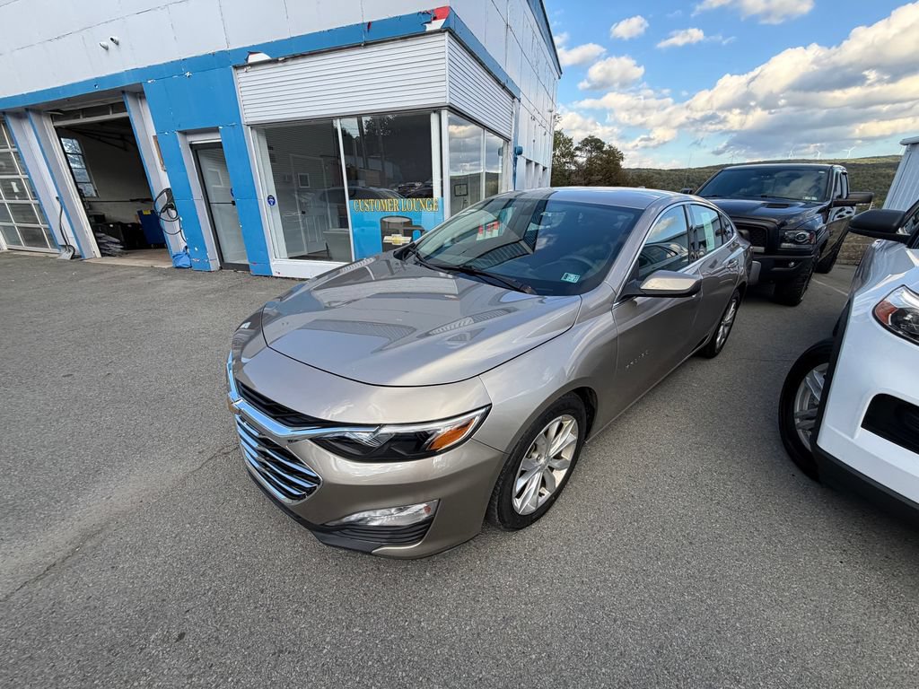 Used 2022 Chevrolet Malibu LT FWD image 2