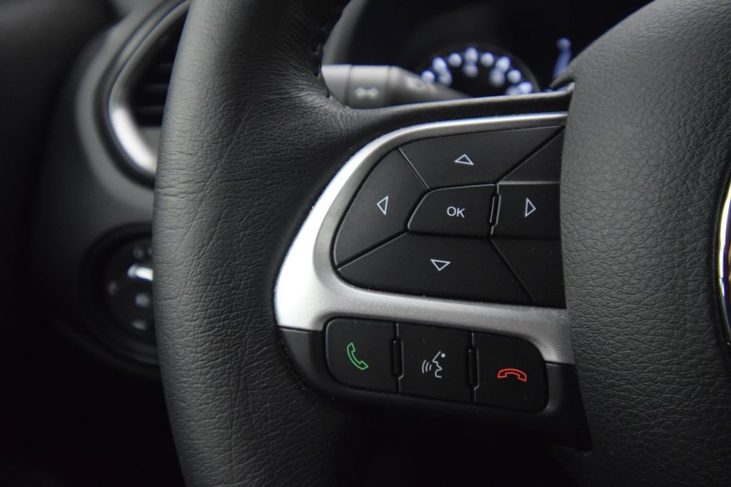 Used 2023 Jeep Renegade Latitude w/ Premium Group AWD/4WD image 36