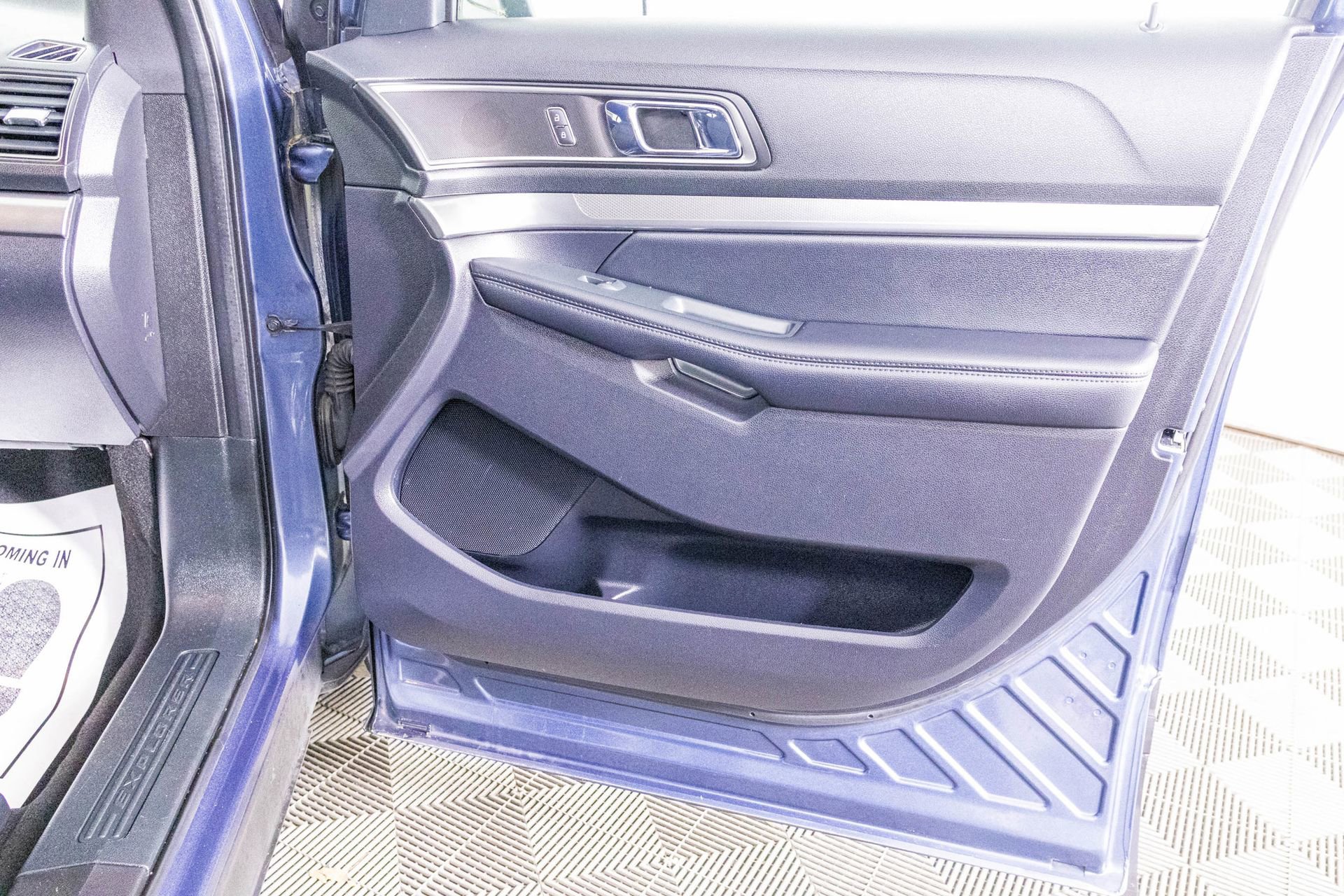 Used 2019 Ford Explorer XLT image 40